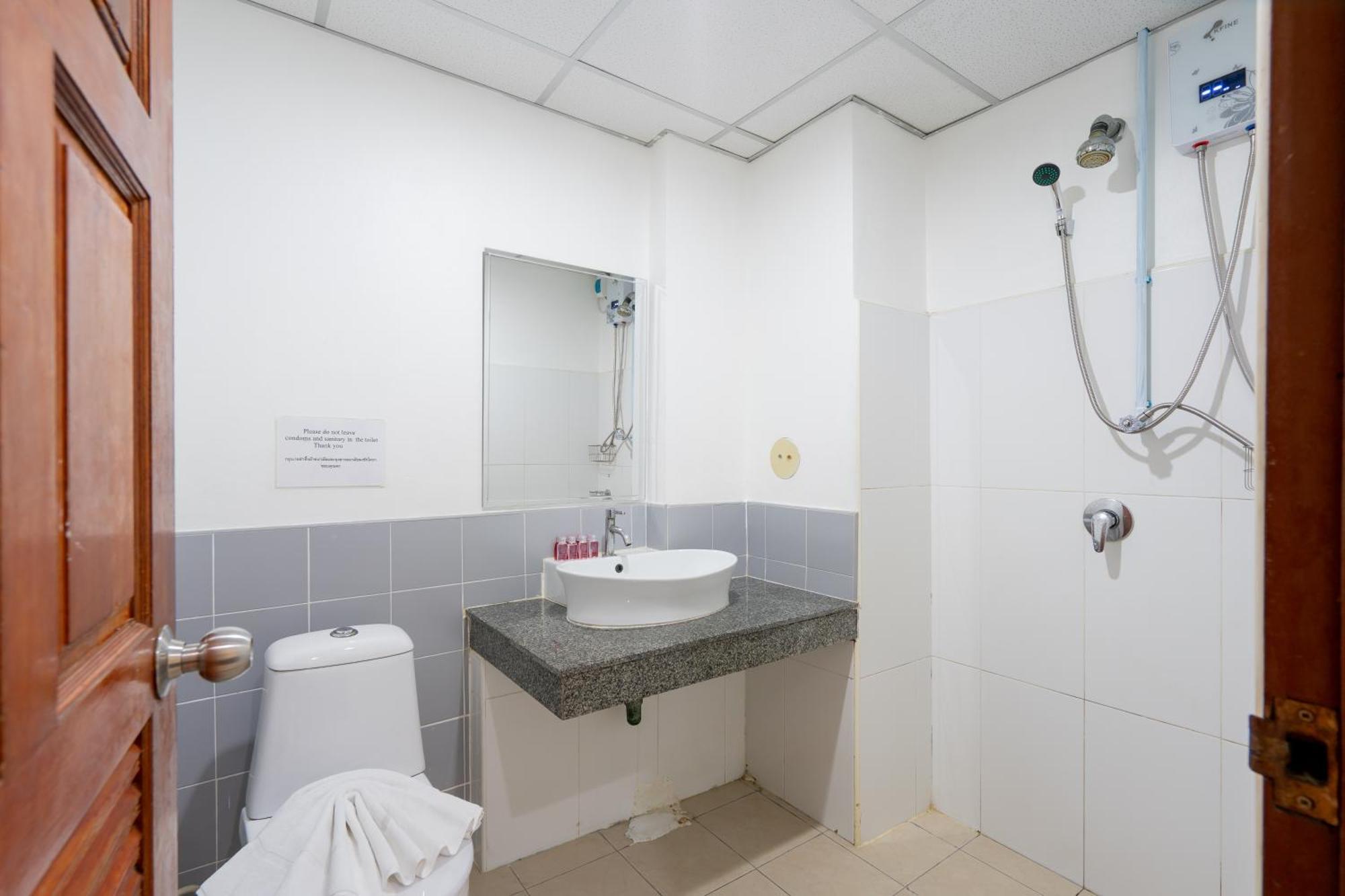 Square One Hotel Patong Quarto foto